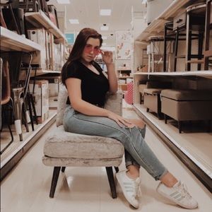 Meet your Posher, Kenzie